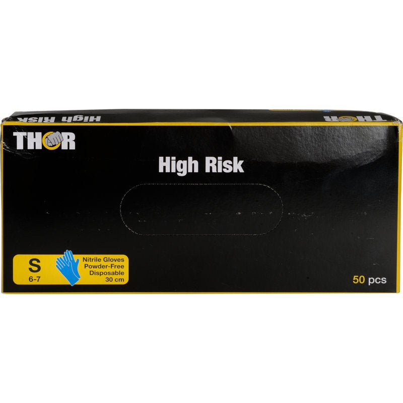 En svart låda med texten "THOR High Risk" från Abena Re-Seller GmbH innehåller 50 små (6-7), blå, puderfria Thor High Risk Nitrilhandskar, 30 cm långa, för kemikalieskydd. Texten "High Risk" är avbildad i vit skrift.