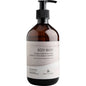 ENA Living Body Wash, 500 ml från Abena Re-Seller GmbH (kartong med 8 förpackningar), vårdar återfuktande med eteriska oljor från cederträ, apelsin och lavendel. Den vita designen betonar den mjuka kroppstvättlotionen.