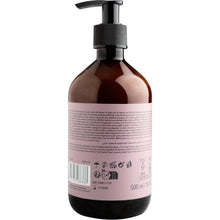 Eine braune Kunststoff-Pumpflasche der ENA Living Body Lotion (500 ml) von Abena Re-Seller GmbH, dargestellt von hinten mit einem rosafarbenen Etikett mit Text, Recyclingsymbolen, Barcode und Volumen. Konzipiert für die tägliche Körperpflege.