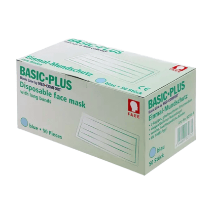 En vit låda „AMPri BASIC-PLUS OP-mask 3-lag. Typ II för knytning“ från AMPri Handelsgesellschaft mbH, som innehåller 50 stycken med långa band. Lådan innehåller text på engelska och tyska och på sidan en bild av en blå ansiktsmask.