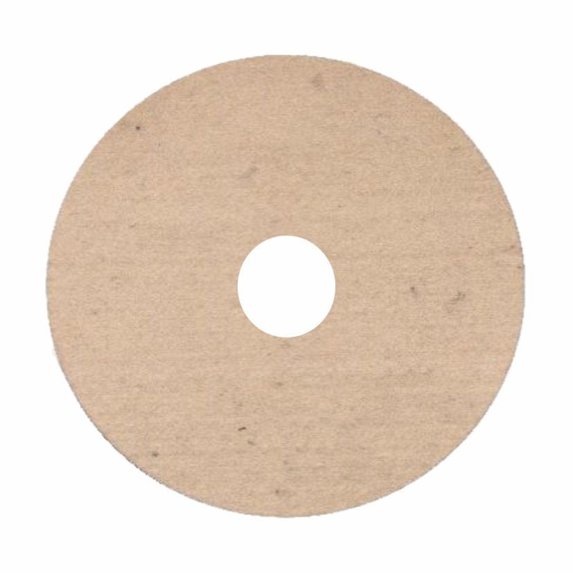 En platt, rund, beige skiva med mittelhål, liknande Arcora Filz Profi Schafswolle Polierpad (17", 432 mm) från Arcora International GmbH för polering av trägolv med maskiner upp till 350 U/min. Bakgrunden är vit.