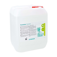 Ein geräumiger weißer Behälter mit Tragegriff, in dem sich „B.Braun Prontoderm® Lösung zur MRE-Dekolonisation von Haut und Schleimhaut“ von B. Braun Deutschland GmbH & Co. KG befindet, sorgt für hervorragende Hautverträglichkeit. Das Etikett enthält einen kleinen Text und ein grünes Logo sowie ein Bild einer Person. Der speziell für die MRE-Dekolonisation entwickelte Behälter ist mit einer roten Kappe sicher verschlossen.