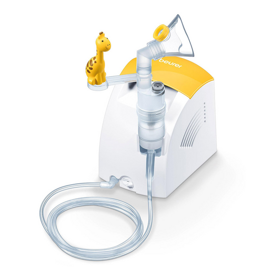 Ein pädiatrischer Vernebler der Beurer GmbH zur Asthmabehandlung mit einem leuchtend gelben und weißen Gehäuse mit einer Giraffenfigur, einer Gesichtsmaske und einem durchsichtigen Schlauch.