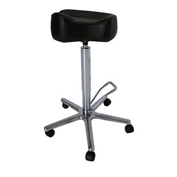 Der Novocal OP-Hocker mit Sattelsitz verfügt über eine Edelstahlausführung, 5-faches Druckguss-Fußkreuz und Höhenverstellung für reibungslose Mobilität.