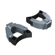 Den Diversey Di Protect FixT Handtagshållaren (1 styck) i silver och svart, med böjda linjer och räfflade svarta accenter, är idealisk för sömlös integration med TASKI Protect Trolley.