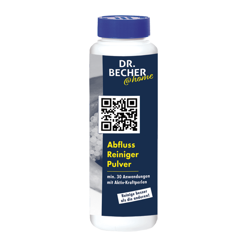 En vit plastflaska med blå etikett bär texten „DR.BECHER @home Avloppsrengöringspulver | Flaska (750 g)“ och „Dr. Becher GmbH“. Etiketten har en iögonfallande QR-kod och anger vid regelbunden användning „min. 30 användningar med aktiv-kraftpärlor“. Flaskan har en mörkblå kork.