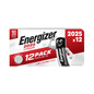 Bilden visar ett paket med Energizer knappcell CR 2025 3V 163 mAh litium | Förpackning (12 stycken) från Energizer Deutschland GmbH, märkt som 12-pack med långvarig prestanda. Den vit-röda förpackningen visar ett batteriformat tecken och anger en hållbarhet på 10 år och barnsäkert skydd.