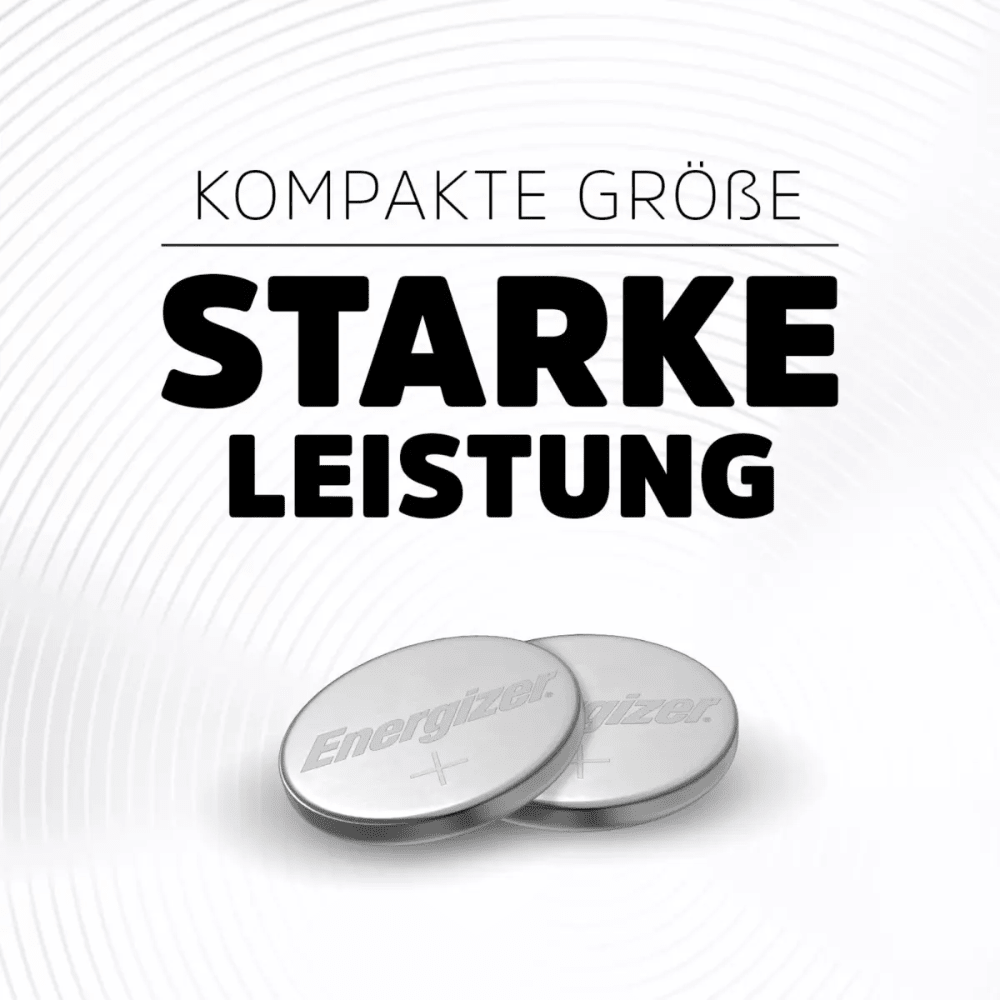 Två Energizer knappceller CR 2025 3V 163 mAh litium | Förpackningar (12 stycken) från Energizer Deutschland GmbH visas på en vit bakgrund med cirkulära vågor. Ovanför batterierna står det på tyska 'Kompakt storlek, stark prestanda'.