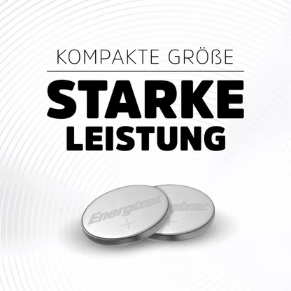 Två Energizer knappceller CR 2025 3V 163 mAh litium | Förpackningar (12 stycken) från Energizer Deutschland GmbH visas på en vit bakgrund med cirkulära vågor. Ovanför batterierna står det på tyska 'Kompakt storlek, stark prestanda'.