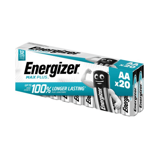 På bilden syns en 20-pack med Energizer Max Plus Mignon AA-batterier från Energizer Deutschland GmbH. Förpackningen marknadsförs med en ”100 % längre livslängd” och en hållbarhetstid på 12 år. Varumärket ”Energizer Max Plus” framhävs tydligt tillsammans med en bild av en batterifigur med armar, vilket understryker batteriets långa livslängd och tillförlitlighet.