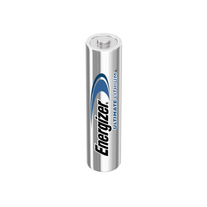 Ett enda Energizer Ultimate Lithium Micro, LR03 AAA-batteri | Förpackning (10 stycken) står upprätt och visar upp sin eleganta metalliskt-silver finish. Märkeslogotypen är framträdande i svart och blått på sidan. Detta AAA-batteri är idealiskt för högteknologiska tillämpningar och ger långvarig prestanda och tillförlitlighet.