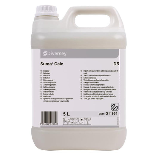 Ein weißer 5-Liter-Kunststoffbehälter mit Suma Calc D5 von Diversey Deutschland GmbH & Co. OHG, mit einem Griff und einem Etikett mit Produktangaben, Anweisungen und Barcode für den professionellen Einsatz.