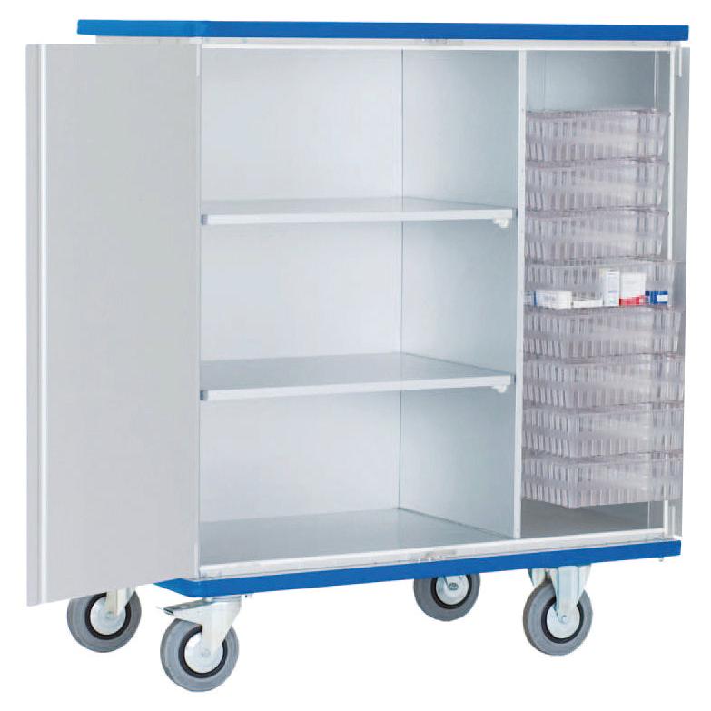 Den Novocal skåpvagnen av anodiserad aluminium med två 270° svängbara dörrar erbjuder flexibel förvaring - idealisk för medicinska anläggningar, tack vare centrallås och lättgående hjul.