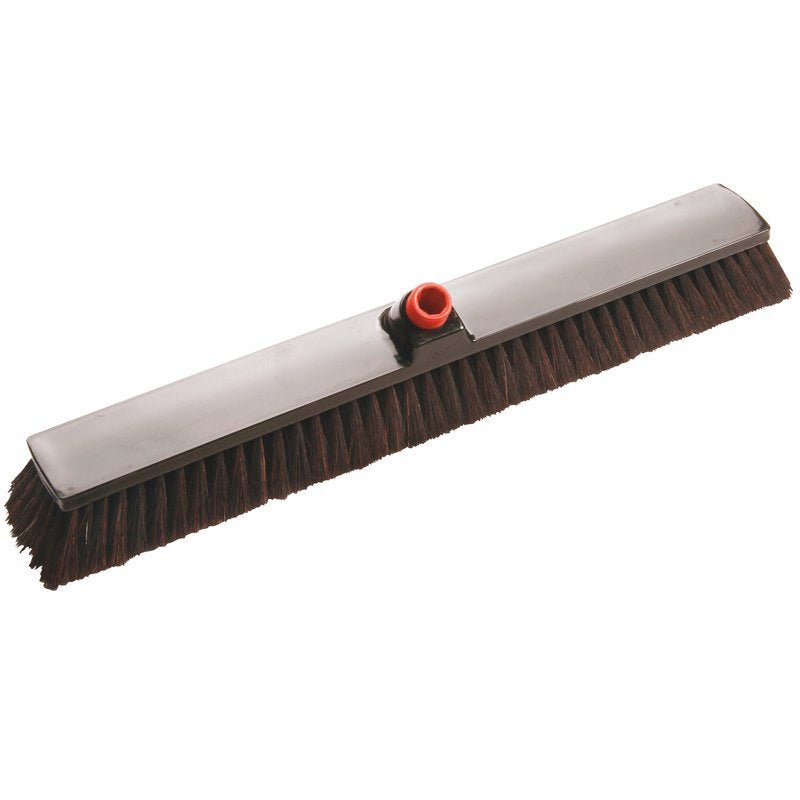 IN-UP GROßRAUMBESEN från Haug Bürsten KG har ett stort, rektangulärt huvud på 600x70x60mm med mjuka, tätt packade hästhår/poly-borst (70/30) och en röd mittfäste, idealisk för effektiv sopning av stora golvytor.