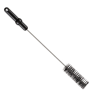 Die ROHRBÜRSTE, ø 0,50MM MITTEL, 500Xø40MM von Haug Bürsten KG hat einen schwarzen Kunststoffgriff, einen gedrehten Metallschaft und dichte zylindrische schwarze Borsten - ideal als Rohrreinigungsbürste. Abgebildet isoliert auf weißem Hintergrund.