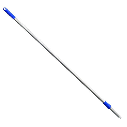 Haug Alustiel 1450 mm ø 25MM från Haug Bürsten KG är ett långt, smalt kvastskaft med blått handtag och skruvlock, tillverkat av anodiserat aluminiumrör i ljusgrått. Den uppfyller HACCP-standarder och kan enkelt fästas på vilket rengöringshuvud som helst.