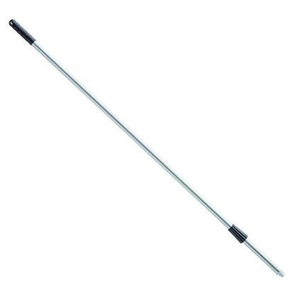Haug Bürsten KG Alustiel 1450 mm ø 25MM, lång och silverfärgad med svart handtag, har ett anodiserat aluminiumrör med justerbara sektioner och en säker låsmekanism som uppfyller HACCP-standard för säkerhet och kvalitet. Finns i olika färger.