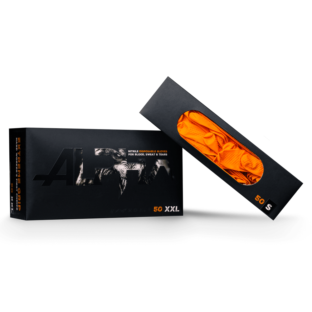 En svart ALPHA-låda från AMPri Handelsgesellschaft mbH innehåller 50 XXL High Grip nitril-engångshandskar i orange. Den öppnade förpackningen visar de lysande orange handskarna, delvis synliga genom ett transparent fönster.