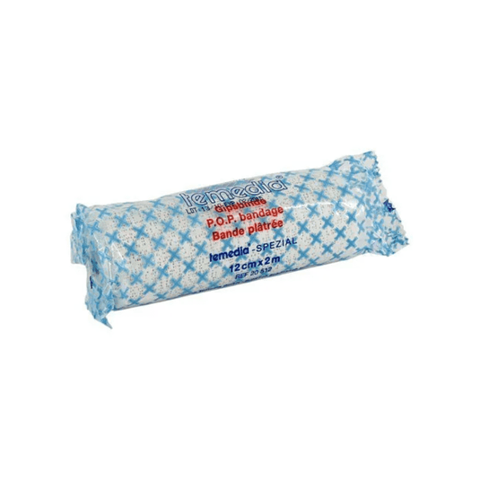Ett rullat band för immobilisering är förpackat i en blåvit förpackning, är märkt med texten ”Holthaus Temedia-Spezial Gipsbinde – 1 band” och ”Bande plâtrée” och mäter 12 cm x 2 m. På förpackningen är varumärket ”Holthaus Medical GmbH & Co. KG” tryckt, avsedd för immobilisering vid frakturer.