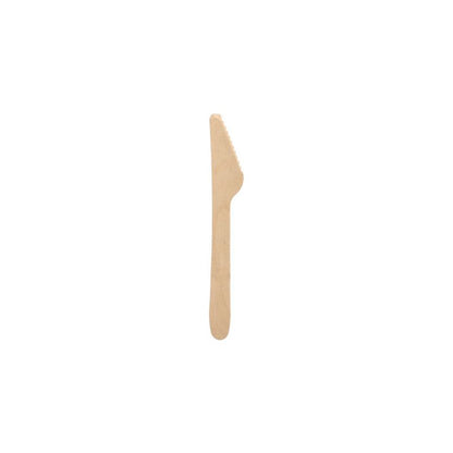 Mot en vit bakgrund står en enda PAPSTAR "pure" träkniv 16,5 cm från PAPSTAR GmbH. Denna träkniv med rakt handtag och ensidigt tandad egg står för enkelhet och hållbarhet.