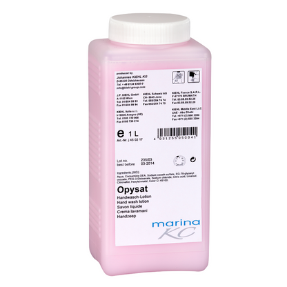 Upprätt står en rektangulär rosa plastflaska med texten "Kiehl Opysat handtvål" från Johannes Kiehl KG. Den 1 liter stora, pH-neutrala handtvålen är idealisk för skonsam rengöring av händerna, med användningsinstruktioner och detaljer på etiketten.