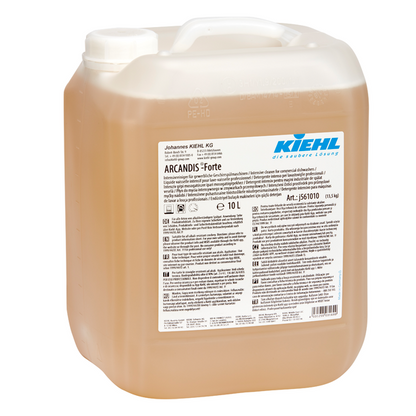 En 10-liters behållare av genomskinlig plast med vit skruvlock, fylld med bärnstensfärgad vätska. På etiketten står det på flera språk "Kiehl ARCANDIS-Forte intensivrengöringsmedel för kommersiella diskmaskiner" av Johannes Kiehl KG.