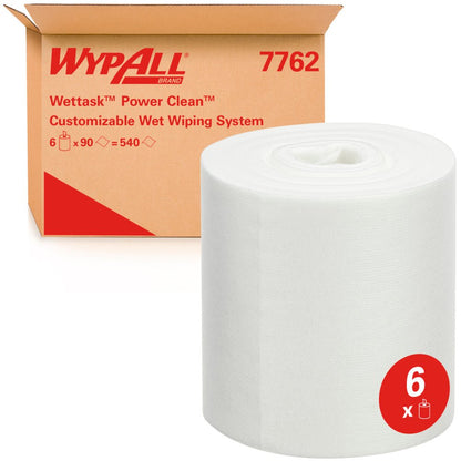 En stor rulle WypAll® Wettask™ torkdukar från Kimberly-Clark GmbH står framför en låda med texten "6 rullar x 90 dukar / kartong", vilket hänvisar till sex absorberande påfyllningsrullar.