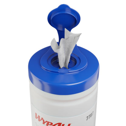 En närbild visar en cylindrisk Kimberly-Clark WypAll® ytdesinfektionsservettsdispenserhink med blått flip-top-lock som levererar en vit rengöringsservett. Etiketten indikerar att det är en behållare med 200 servetter för en effektiv ytdesinfektion.