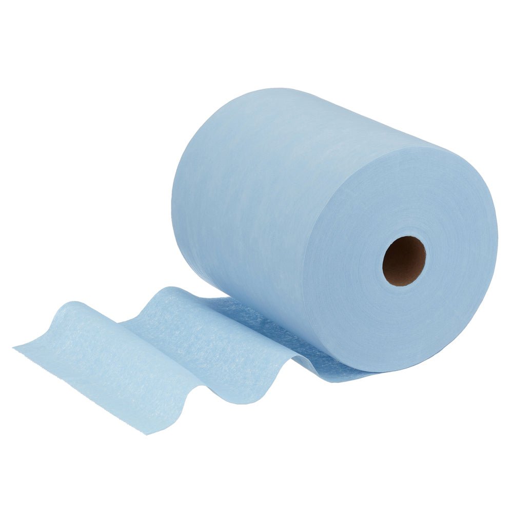 En stor WypAll® X60 General Clean stor rulle (blå, 1 rulle x 500 ark) från Kimberly-Clark GmbH visas med några utrullade ark. Den synliga pappkärnan understryker lämpligheten för professionella rengöringsuppgifter.