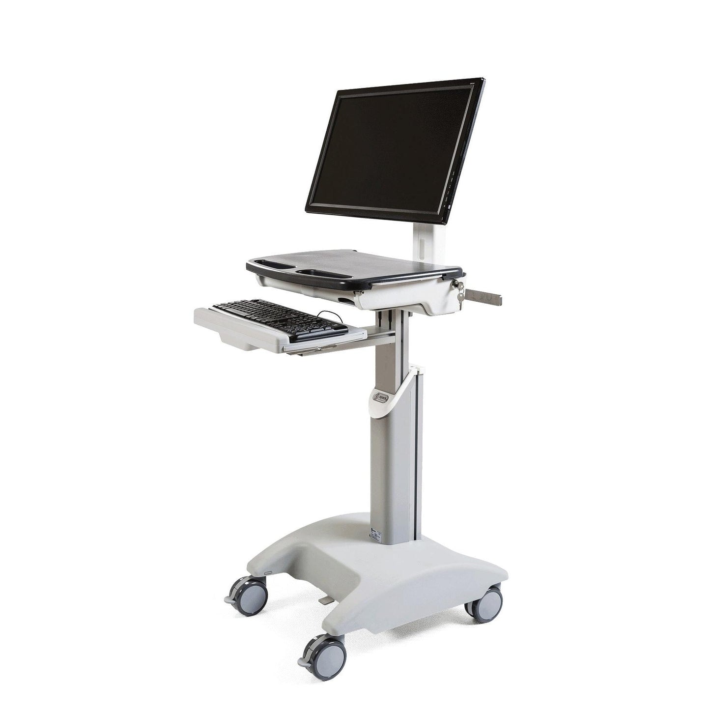 Den Novocal Mobila arbetsplatsen för bärbar dator eller panel-PC inkl. höj- och sänkbar monitorarm och VESA (1 styck) är en mobil arbetsplats på hjul, avbildad med monitor och tangentbord, framför en enkel vit bakgrund.