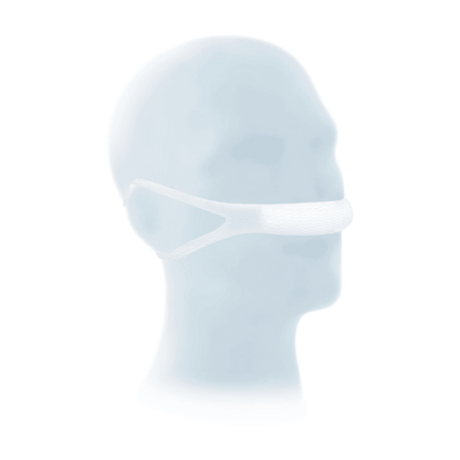 Ett transparent, eteriskt mänskligt huvud med ett vitt, strukturerat Meditrade ABE® näsbandage runt munnen på vit bakgrund, vilket framkallar en känsla av tystnad eller censur.
