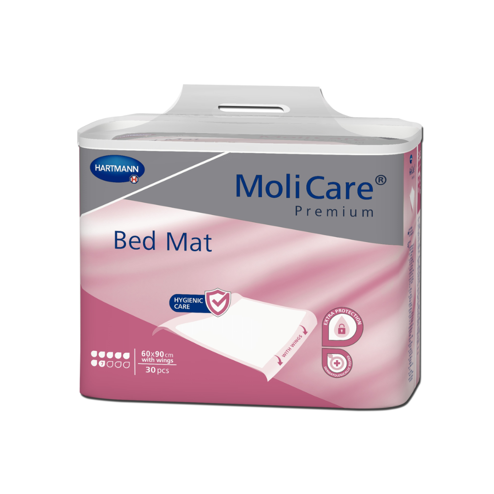 Ett paket MoliCare® Premium Bed Mat sängskyddsunderlägg 7 droppar, storlek 60x90 cm, innehåller 30 stycken, med hygienvårdsinstruktioner och absorptionssymboler på en rosa-vit låda från Paul Hartmann AG.
