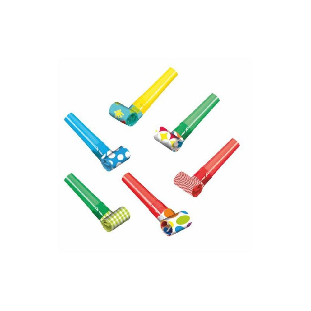 Ett färgglatt set med sex PAPSTAR 6 partytrumpeter från PAPSTAR GmbH presenterar unika designer – ränder, prickar, starka färger i rött, blått, grönt och gult. Perfekt för ett barnkalas, ger de en festlig känsla mot den vita bakgrunden.