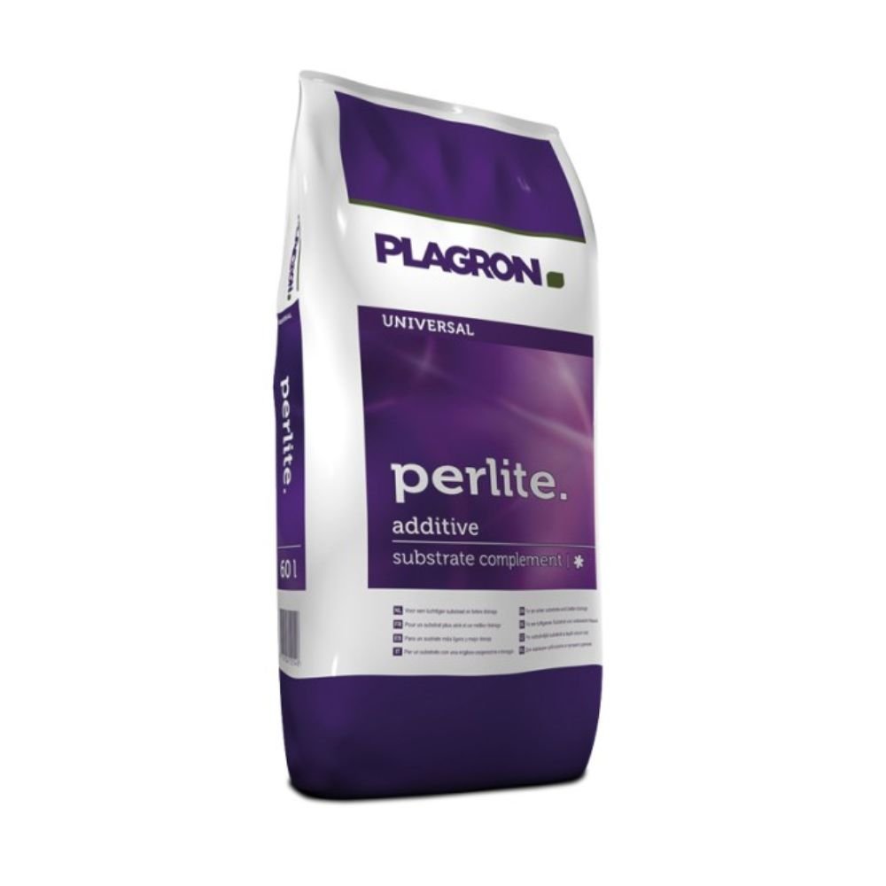 Avbildad är en violett-vit påse med texten "Plagron Perlite – Ventilation för växtsubstrat". Den 60-liters påsen från Bertels B.V. beskriver sitt innehåll som ett tillsatsmedel och substrattillskott för att förbättra jordstrukturen.