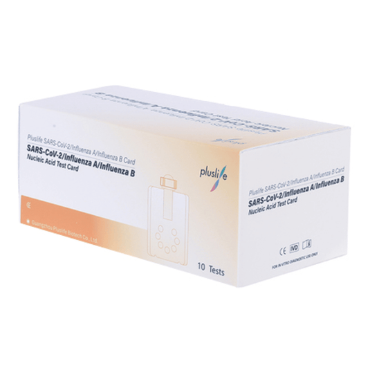 En förpackning med Pluslife SARS-CoV-2 / Influensa A / Influensa B-testkit (10 tester) för nukleinsyratester innehåller 10 tester.
