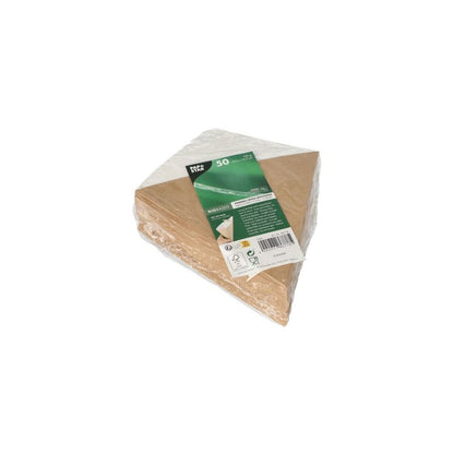 Ett set PAPSTAR "pure" pommes frites-koner med dip-hörna av förnybara råvaror är förpackat i en transparent plastfolie. Förpackningen är försedd med en grön etikett med produktinformation och streckkod. De brun/vita trekantiga ToGo-behållarna har måtten 19,5 cm x 16,5 cm och rymmer upp till 100 g.