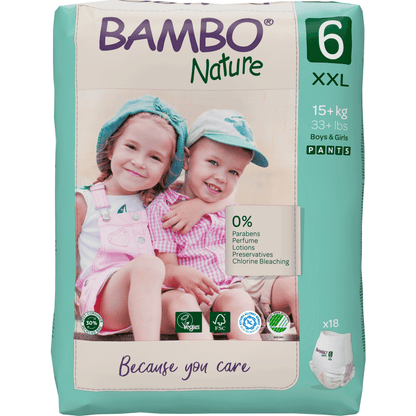 En förpackning av Bambo Nature Pants XXL från Abena Re-Seller GmbH i storlek 6, som visar två leende barn i pastellfärgade kläder. Den miljövänliga förpackningen marknadsförs med 0% parabener, är vegancertifierad och innehåller 18 hudvänliga blöjbyxor.