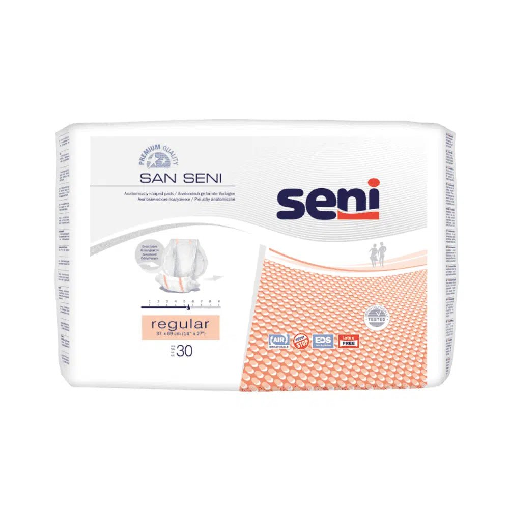 En förpackning Seni San Regular inkontinensskydd | Förpackning (30 stycken) för måttlig urininkontinens. På framsidan finns logotypen för TZMO Deutschland GmbH, produktnamnet och storleken (Regular) synliga. Dessutom finns symboler som representerar egenskaper som Air Comfort, sidosskydd och absorberande kärna. Förpackningen innehåller 30 blöjor för behandling av inkontinensskydd.