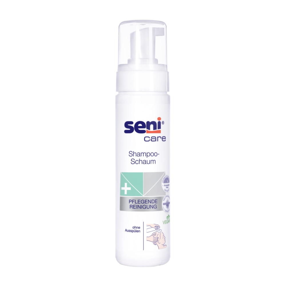 Seni Care Shampoo-skum 200 ml från TZMO Deutschland GmbH finns i en hög vit flaska med pumpdispenser och blå och grön text. Den är idealisk för „skonsam rengöring“ och „hårtvätt utan vatten“ och innehåller vegan- och vårdsymboler för enkel igenkänning.