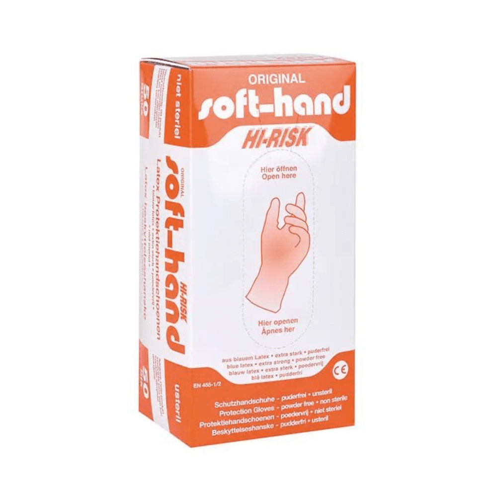 En låda med ”Soft-Hand HI-RISK latexhandskar – 50 stycken” från Servoprax GmbH är huvudsakligen i orange och vitt och visar en bild av en hand med handskar. Den flerspråkiga texten, inklusive ”Skyddshandskar i laboratoriet”, är tydligt synlig.