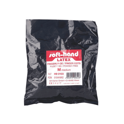 En förpackning med texten „Soft-Hand Latexfingerlinge, storlek 3 – 100 stycken“ från Servoprax GmbH innehåller medelstora, osterila fingerborgar. Förpackningen är svart med röd-vit etikett och är puderfri.