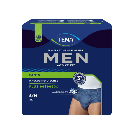 Inkontinensbyxorna TENA Men Active Fit Pants Plus, som säljs av TENA – Essity Deutschland GmbH, har en mörkblå förpackning med gröna detaljer som understryker den maskulina och diskreta designen. De framhåller ”3x skydd” och ”Plus-absorptionsförmåga” för att effektivt motverka urinläckage, och förpackningen innehåller 12 byxor i storlek S/M.