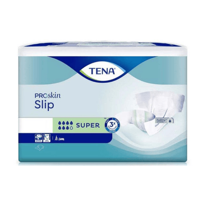 Bilden visar en förpackning TENA Slip Super inkontinensskydd med höftband för vuxna. Den huvudsakligen blå-vita designen framhäver läckageskyddssymboler för exceptionell absorptionsförmåga och komfort, med en avbildning av produkten på höger sida, vilket garanterar pålitligt skydd.