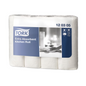 En låda Tork 120305 extra-absorberande köksrulle Premium 3-lagers, tillverkad av TORK – Essity Professional Hygiene Germany GmbH, innehåller 48 rullar. Den övervägande vita förpackningen med blåa inslag visar en produktbild, en logotyp och användningssymboler. Etiketten "120305" betonar den extra absorberande designen.