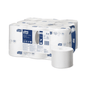 Ett paket Tork 472139 Optiserve extra mjukt hylslöst Midi-toalettpapper Premium T7 3-lager från TORK - Essity Professional Hygiene Germany GmbH innehåller flera hylslösa rullar med produktnamn och logotyp. En enskild Premium T7-rulle är elegant placerad framför.