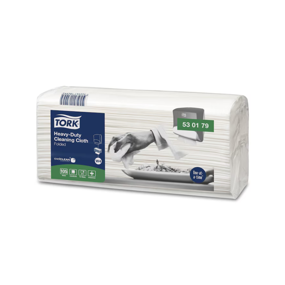 Tork 530179 Extra-Starka Rengöringsdukar, tillverkade av TORK – Essity Professional Hygiene Germany GmbH, har en vit-grå design med en bild av en hand som använder duken. Dessa Premium W4-dukar, förpackade i kartonger med fyra förpackningar vardera, är utrustade med exelCLEAN®-teknologi för effektiv borttagning av olja och fett och kan enkelt delas ut en och en.