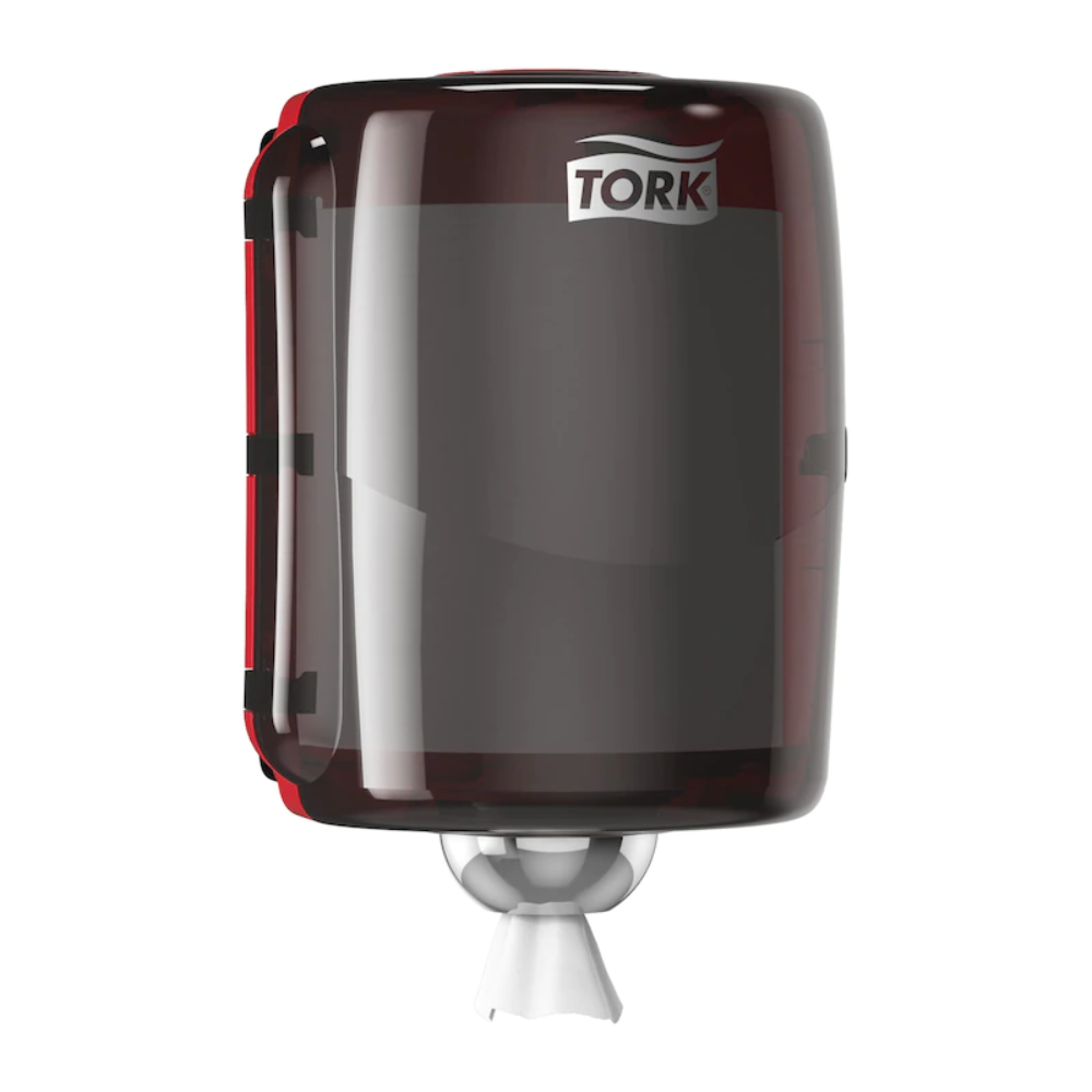 Tork 653008 Maxi inre rullhållare Performance W2, en produkt från TORK – Essity Professional Hygiene Germany GmbH, är en svart pappershanddukshållare med glänsande yta. Den har prestandadesign och ett synligt pappershandduk som sticker ut från undersidan, allt skyddat av ett stänkskyddat lock.