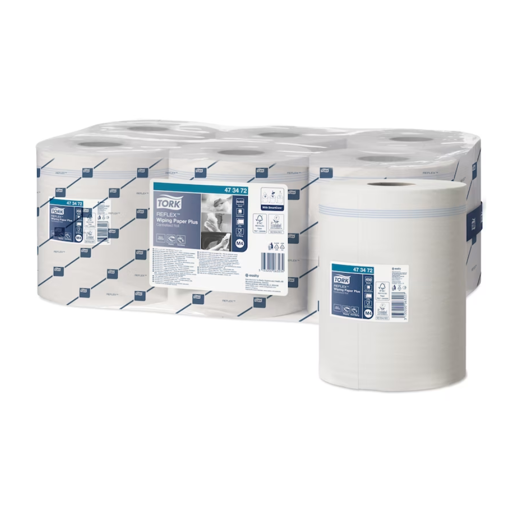 Ett set med cylindriska vita papperrullar i plastförpackning, märkta som Tork Reflex™ 473472 Starka multifunktionspappershanddukar Advanced M4 2-lagers från TORK – Essity Professional Hygiene Germany GmbH, med praktisk enbladstagning. Produktdetaljer och varumärkeslogotyper syns tydligt på rullarna. En rulle är avbildad separat i förgrunden, vilket framhäver dessa hållbara multifunktionspappershanddukar.