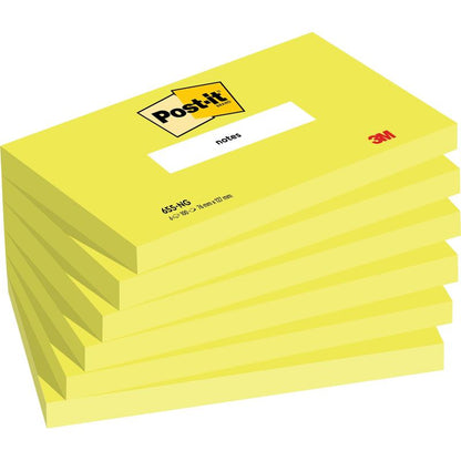 Avbildad är en stapel med sex gula Post-it® Anteckningslappar (76 mm x 127 mm, 100 blad/block, 100% PEFC) från 3M Deutschland GmbH, var och en med Post-it-logotypen på ovansidan och texten "Notizen" på blocket.