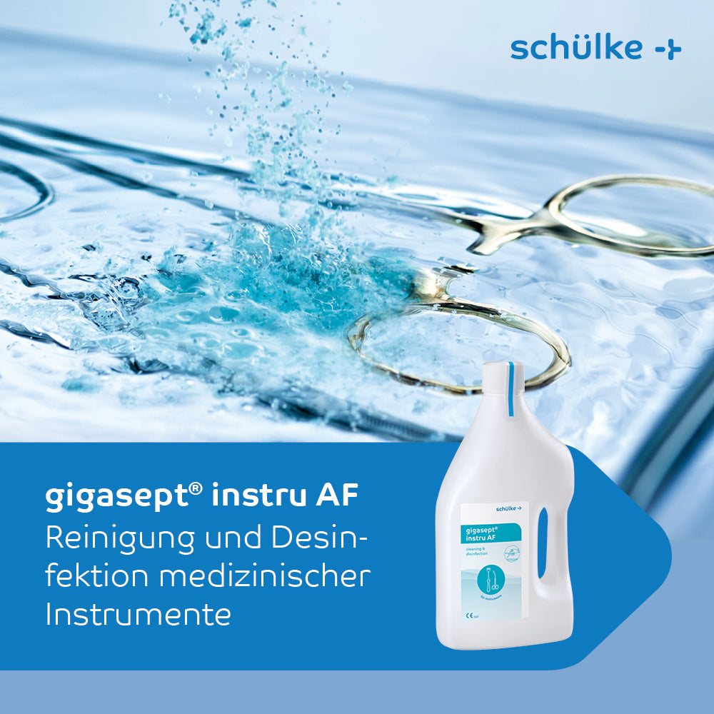 Ein Bild zeigt eine Flasche Schülke gigasept® instru AF Instrumentendesinfektion (aldehydfrei), ein Reinigungs- und Desinfektionsmittel für medizinische Instrumente. Im Hintergrund sind eine Nahaufnahme von Wasser und eine Brille zu sehen, was die Wirksamkeit des Mittels bei der Endoskopreinigung unterstreicht. Der Text ist auf Deutsch und enthält den Markennamen Schülke & Mayr GmbH.